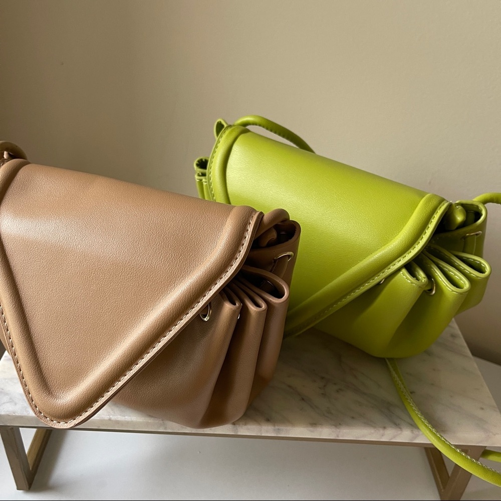 Drawstring crossbody - Picture 4 of 12
